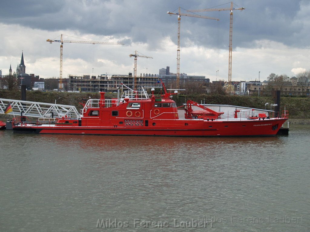 Feuerloeschboot 10-2      P105.JPG